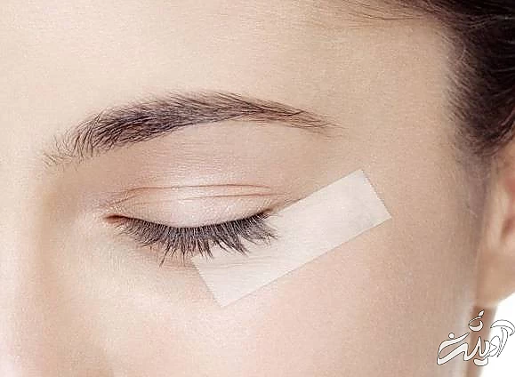 آموزش خط چشم دنباله دار با چسب خط چشم دنباله دار با چسب